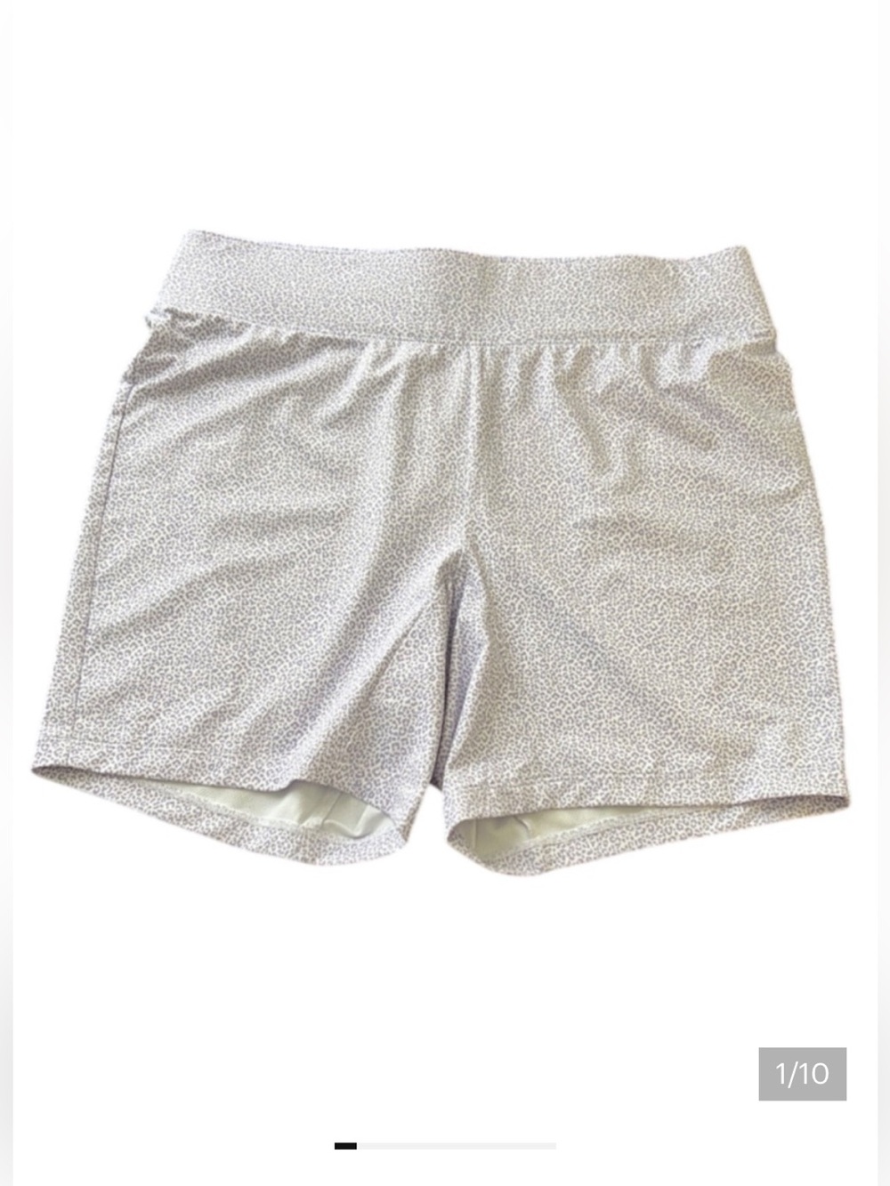 Fairway & Greene Women’s Golf Shorts Animal Print Lavender and White